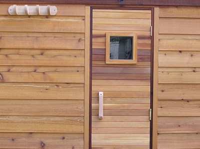 Деревянные двери для бани – как сочетать практичность и эстетичность?