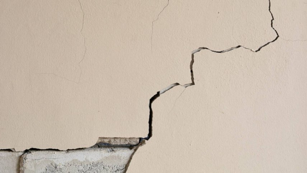 Трещина на стене: что предпринять и как отремонтировать