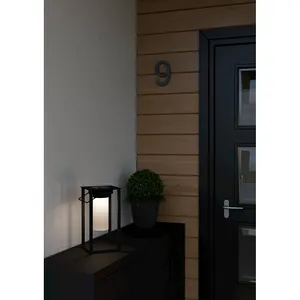 7 стильных светильников для сада, которым не нужно электричество