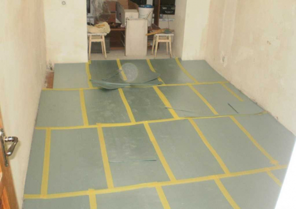 Как правильно укладывать линолеум на бетонный пол: подробная инструкция